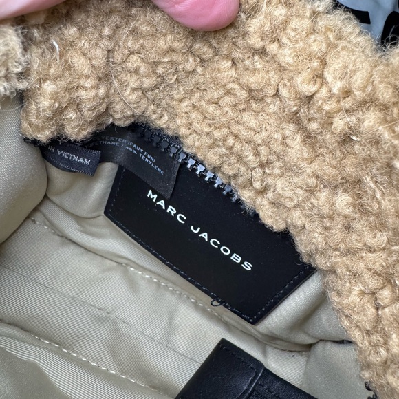 MARC JACOBS The Teddy Crossbody Tote Bag Mini - Picture 10 of 11